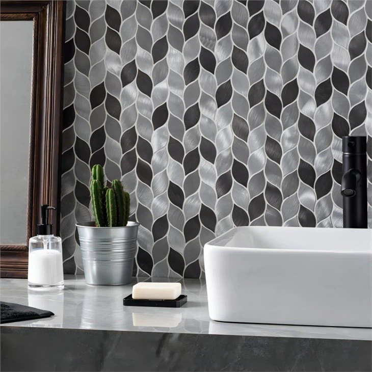 Medium-Template-Leaf-Grey-Silver-brushed-aluminum-mosaic(1)